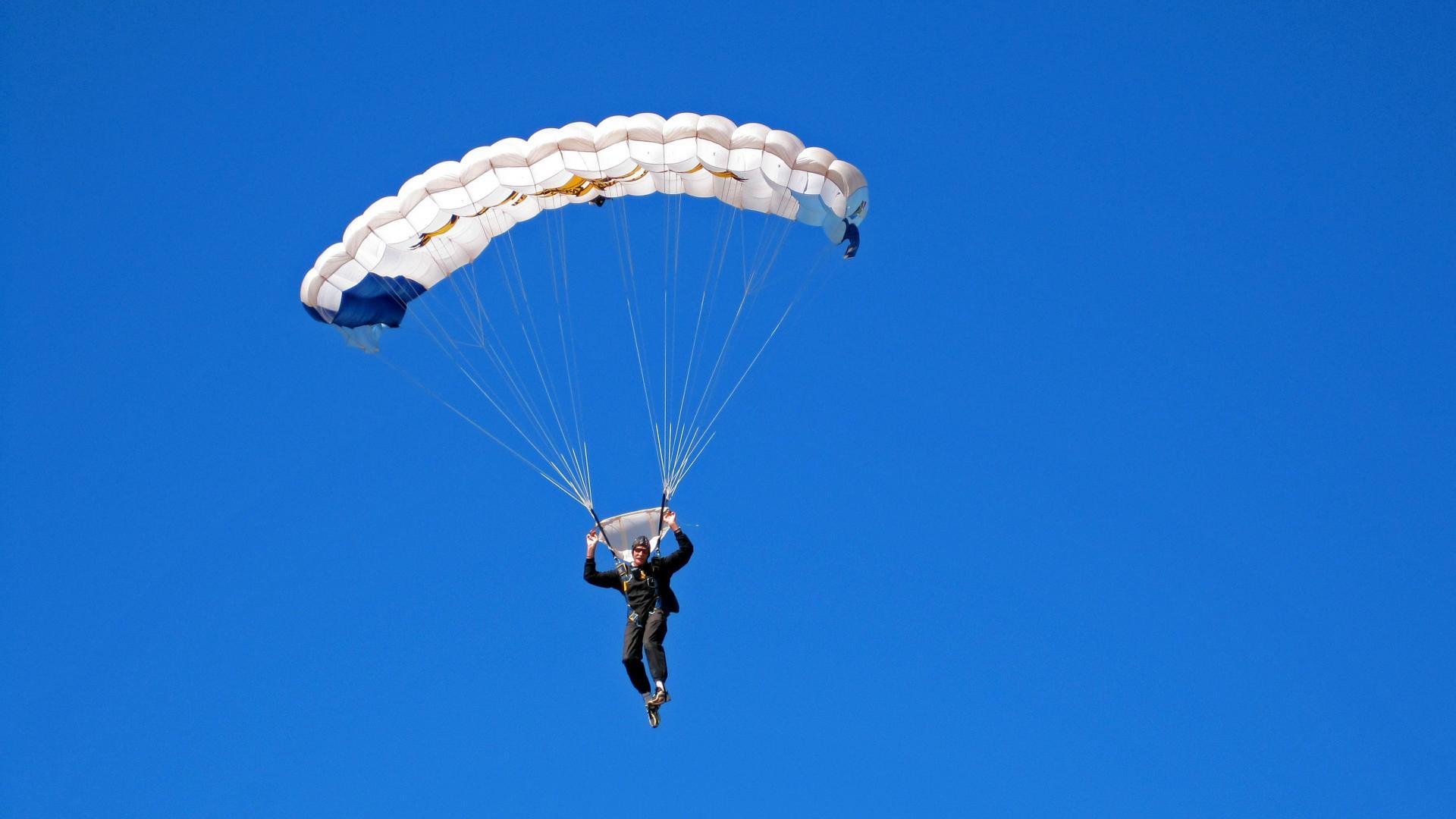 哥伦比亚骑手玛丽亚·阿庞特在2024年巴黎奥运会盛装舞步比赛中取得第30名，表现稳定。