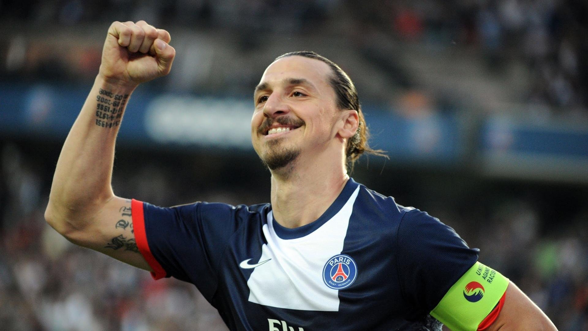 球场之外：运动员的生活故事，形容球场上的运动员的句子